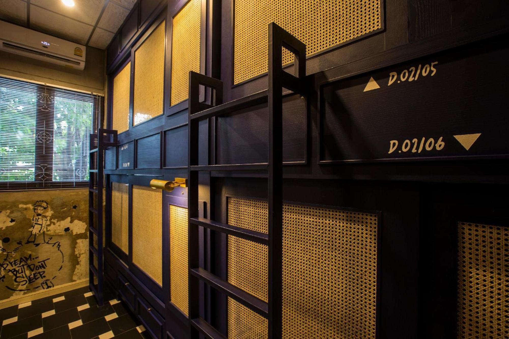 Azure Hostel Bangkok Bagian luar foto