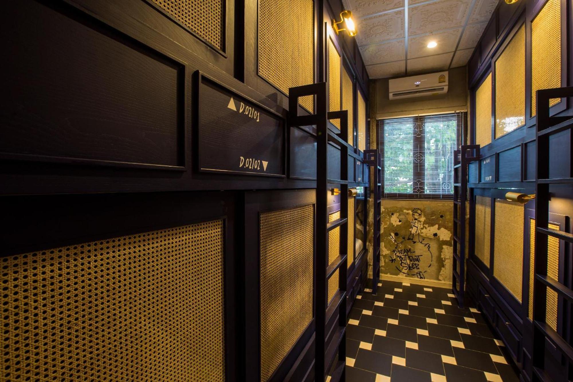Azure Hostel Bangkok Bagian luar foto