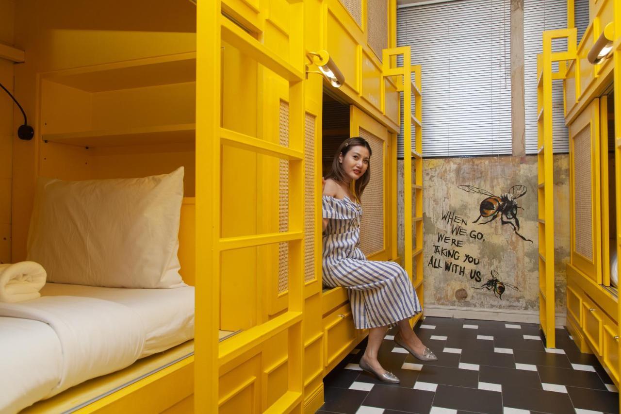 Azure Hostel Bangkok Bagian luar foto
